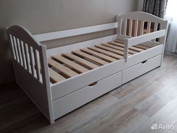 Кровать детская массив бука