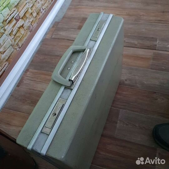 Чемодан ретро