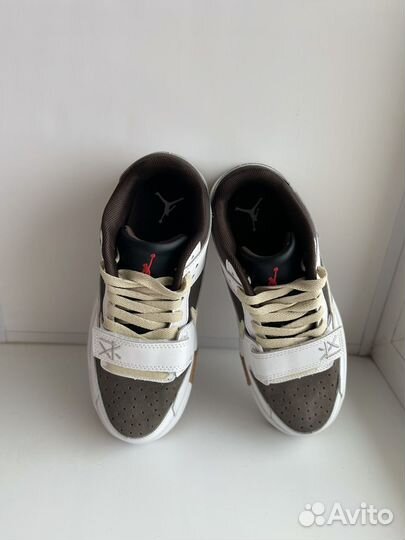 Кроссовки женские 37 размер