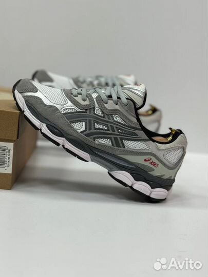 Кроссовки asics