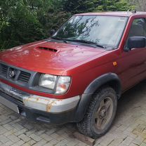 Nissan Navara 2.5 MT, 2000, 300 000 км, с пробегом, цена 370 000 руб.