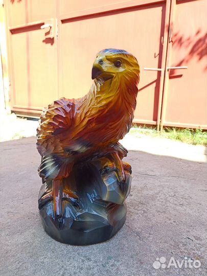 Статуя орла