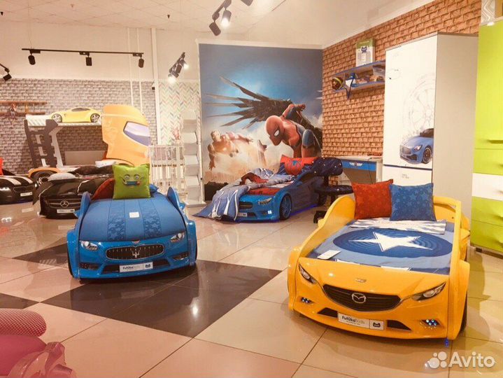 Детская кровать машина