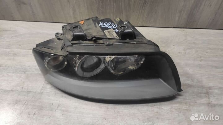 Фара правая Ауди А4Б6 ксенон