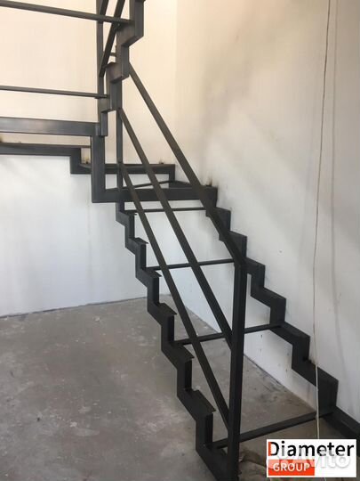 Установка надежной лестницы на тетиве