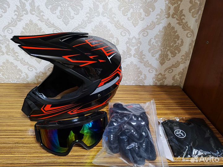 Кроссовый шлем