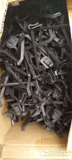 Крючки пластиковые