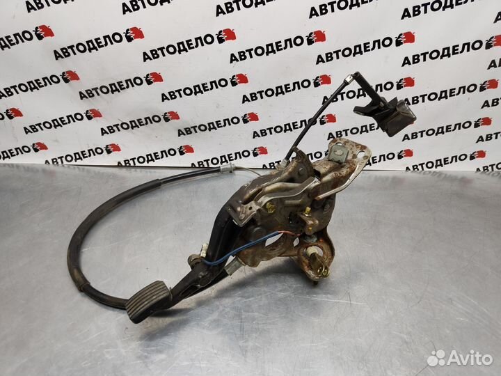 Педаль ручника Toyota Camry SV30 1991 г.в