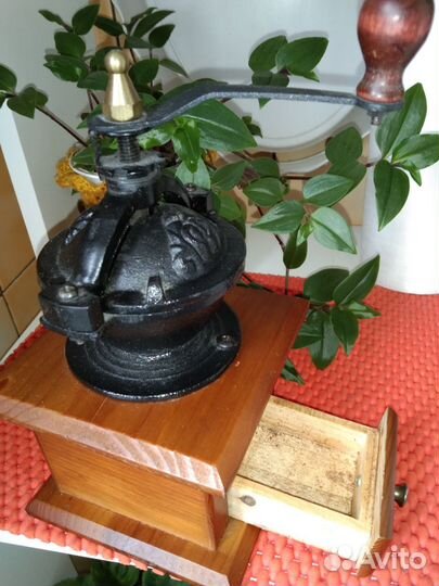 Мельница для зерна б/у