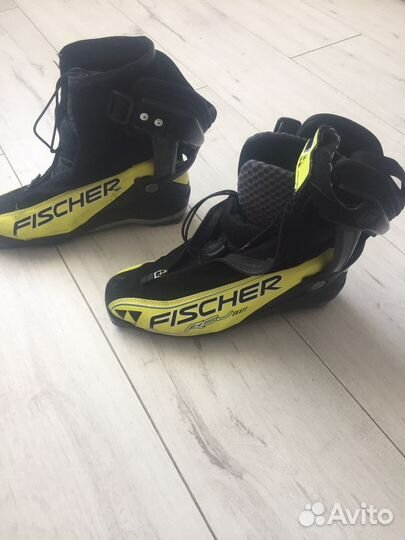 Лыжные ботинки fischer коньковые