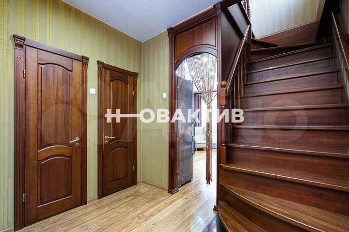 Коттедж 255 м² на участке 7,3 сот.