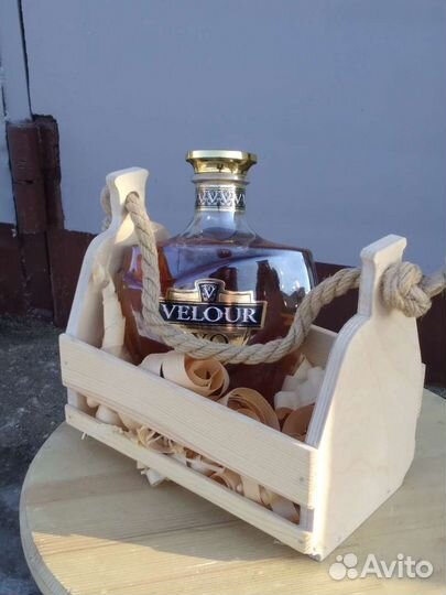 Ящики, корзины подарочные для спиртного из дерева