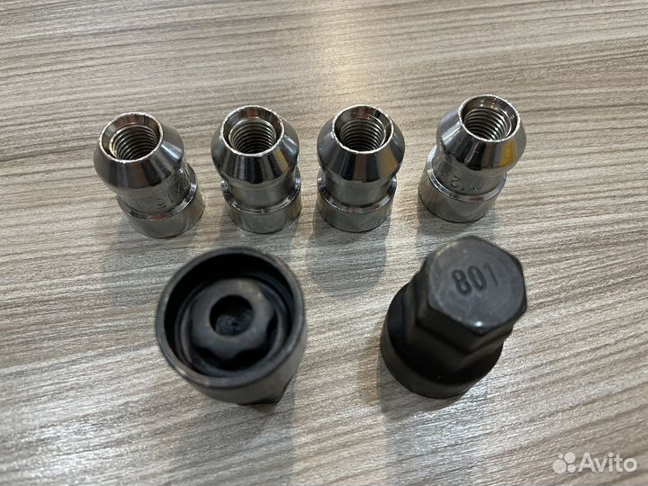 Гайки секретки 12x1.5 новые