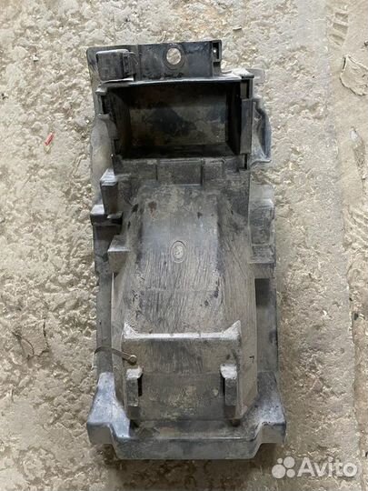 Мото запчасть Пластик подрамника Kawasaki zzz 400