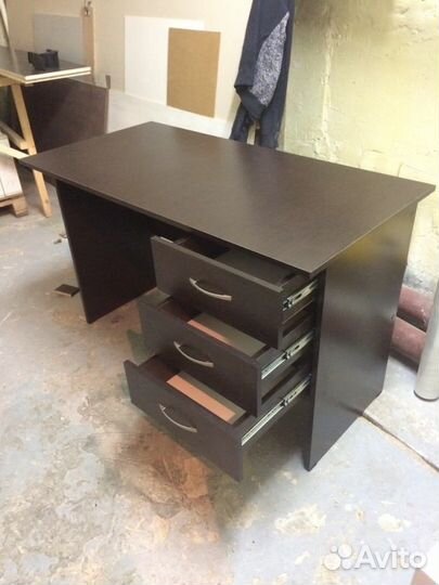 Письменный стол