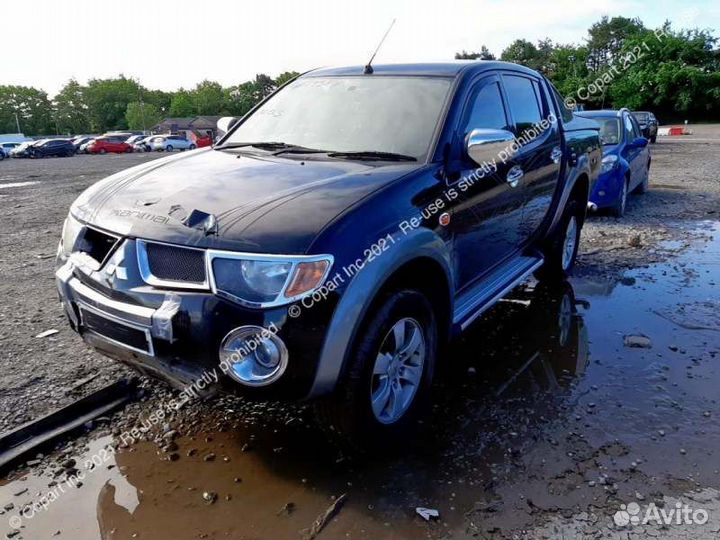 Патрубок интеркулера левый Mitsubishi L200 KB4T