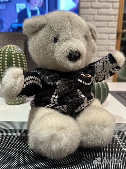 Мишка из норки