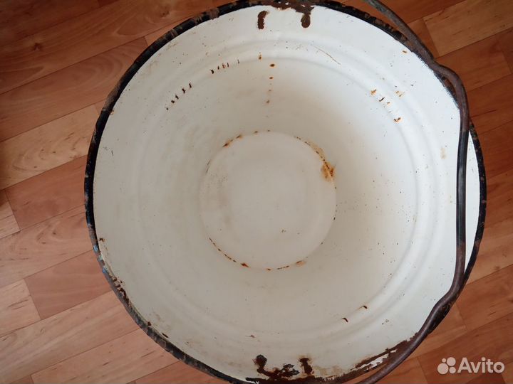 Дача:черенки,ящик,большие горшки,грабли и др