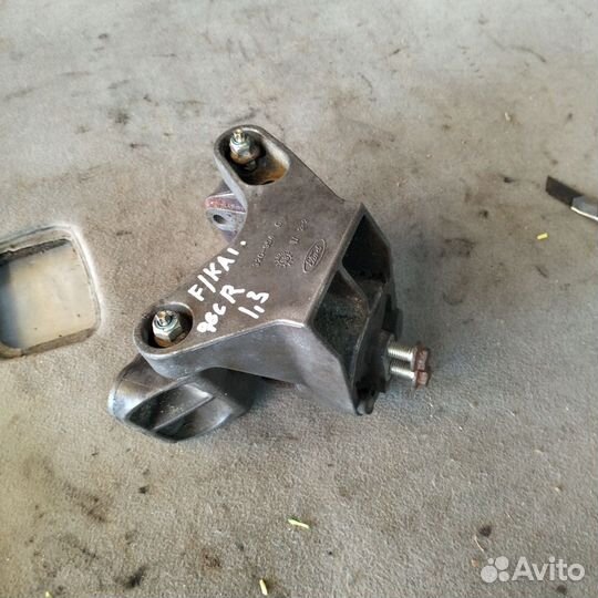 Кронштейн двигателя правый ford ka 1 98 г
