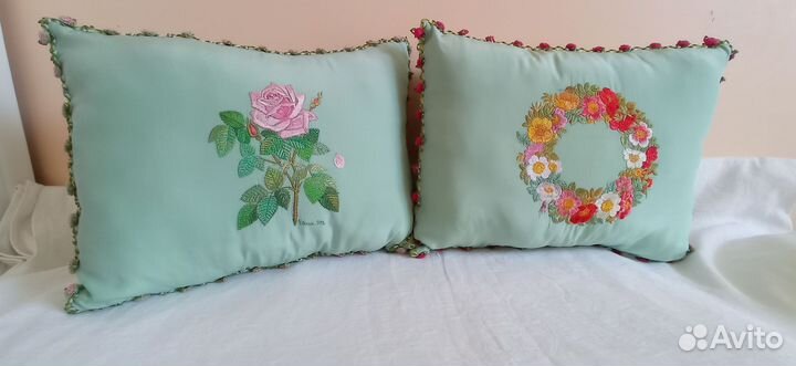 Наволочка декоративная шелковая с вышивкой