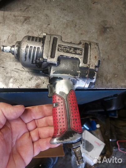 Гайковерт пневматический