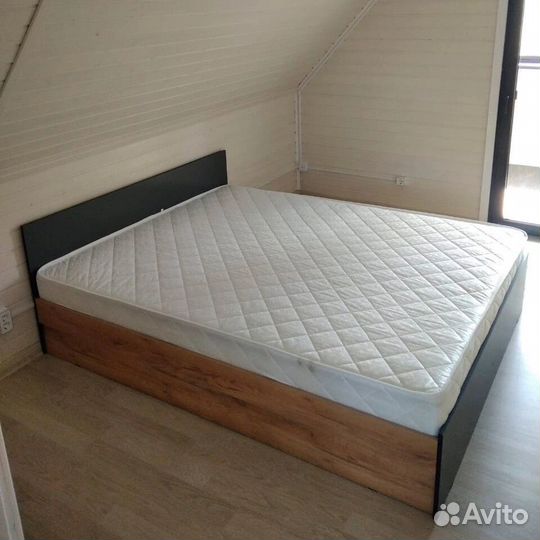 Кровать