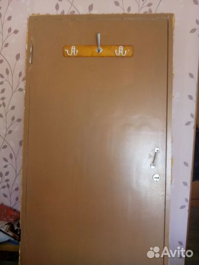 Дверь входная деревянная