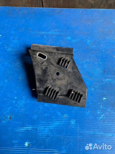 Кронштейн бампера задний правый Audi A8 D2