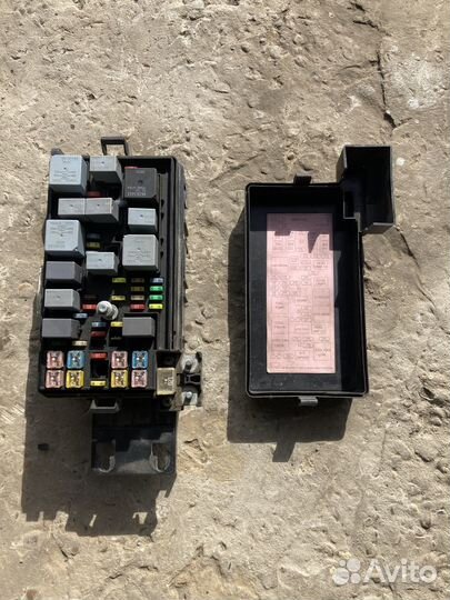 Блок предохранителей подкапотный Шевроле Эпика 2.0