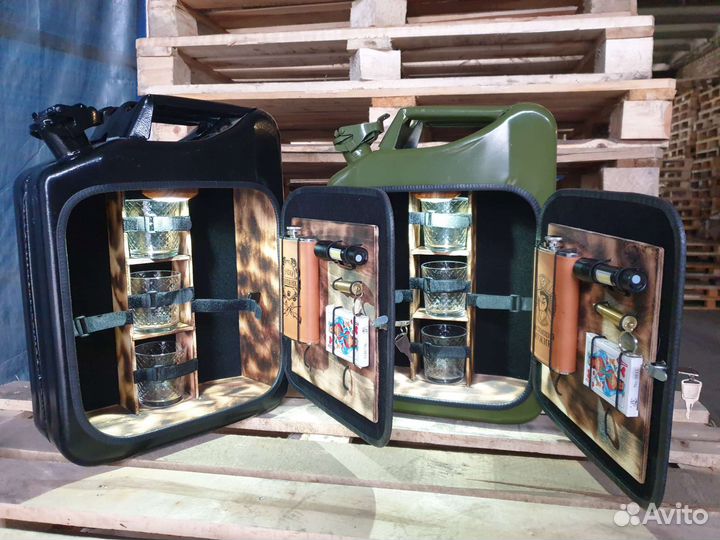 Канистра-бар с фляжкой, фонарем и вечной спичкой