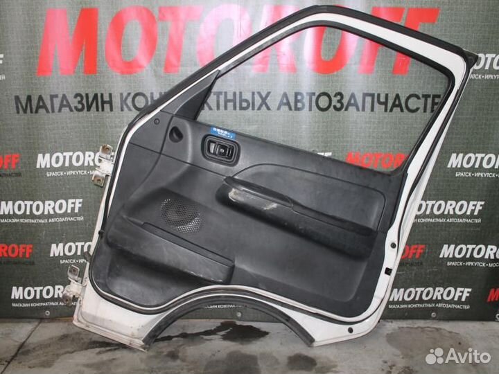 Дверь передняя R Караван E25 светлая А104