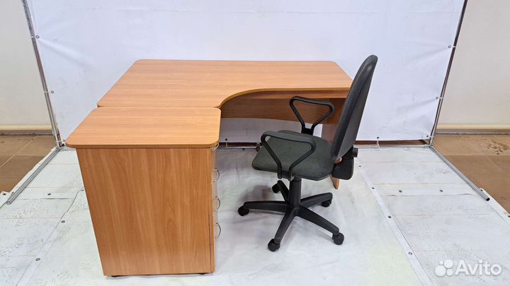 Угловой письменный стол Едем