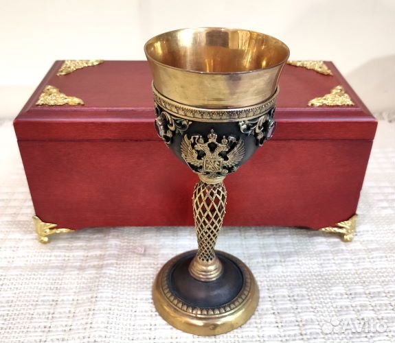 Кубок подарочный в деревянном футляре