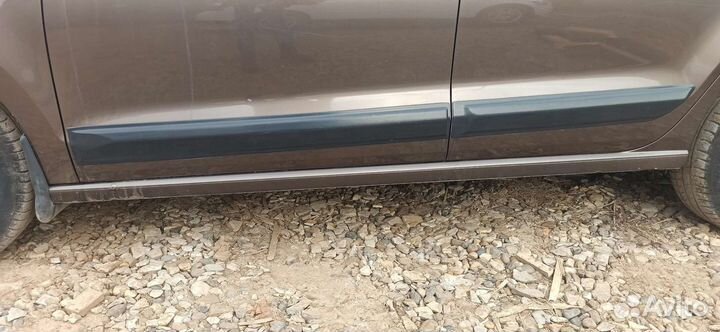 Молдинги на двери Volkswagen Polo V