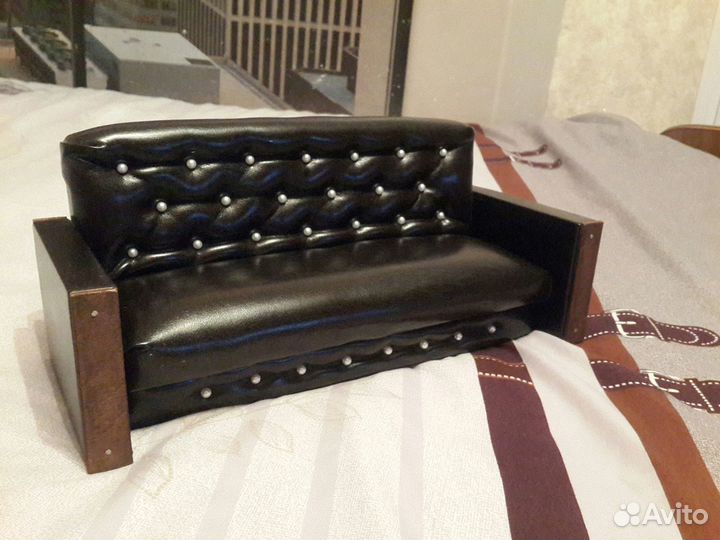 Декоративный диван