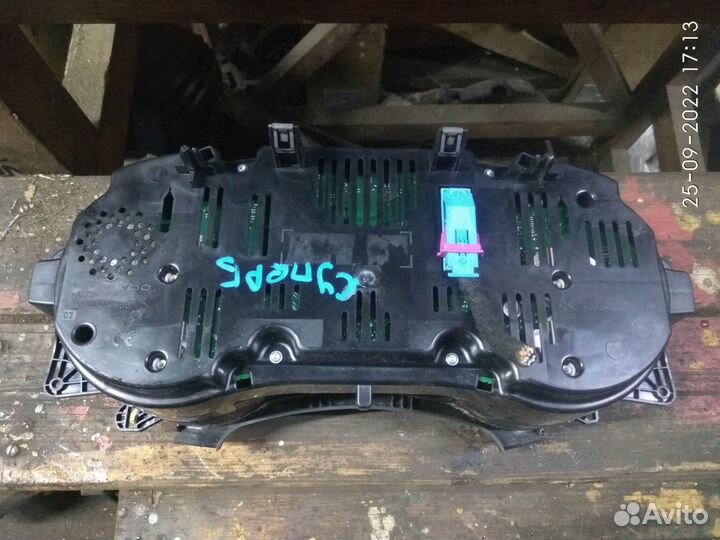 Панель приборов на Шкода Суперб 2012 года