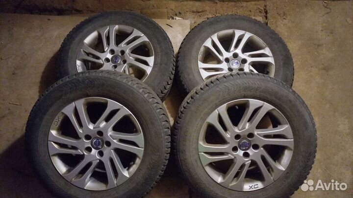 Диски R17 Volvo с зимней резиной Hakkapellita 8