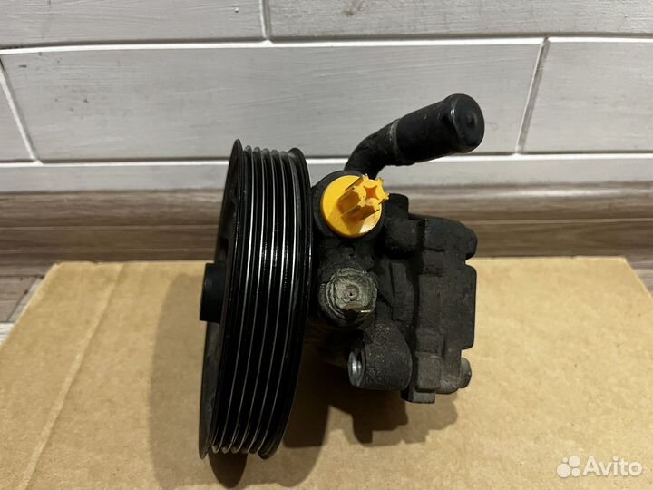 Насос гура Мазда 3 бк