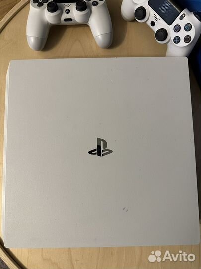 Sony playstation 4 pro 1tb с ps+ deluxe