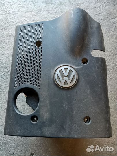 Декоративная крышка двигателя Passat B5 1.6