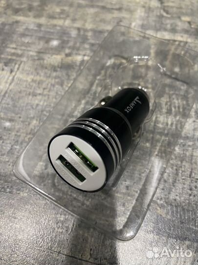 Автомобильная зарядка для телефона
