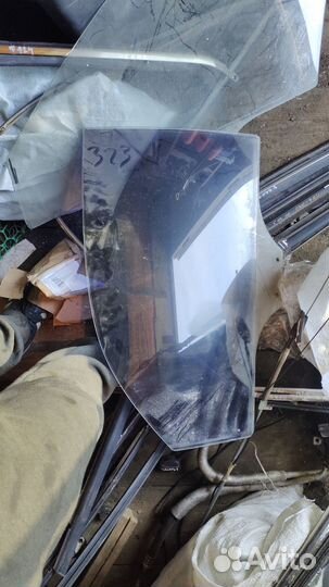 Стекло двери mazda 323 bh