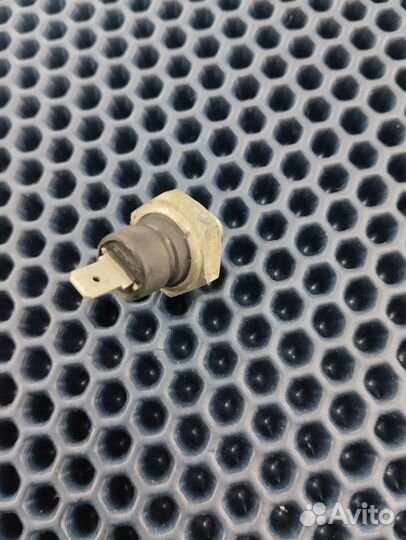 Aprilia Rotax V990RP датчик давления масла