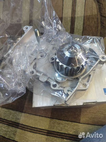 Помпа на renault logan 1,6 16кл