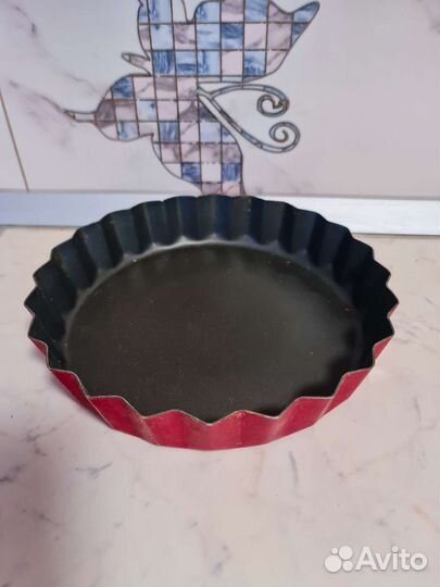 Кастрюли, салатники, противни