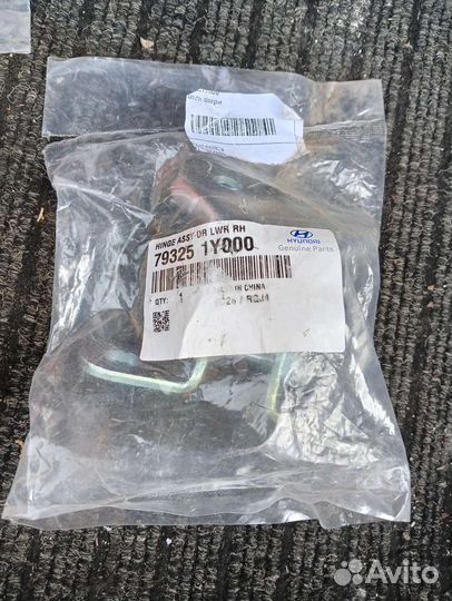 Нижняя петля передней правой двери hyundai kia