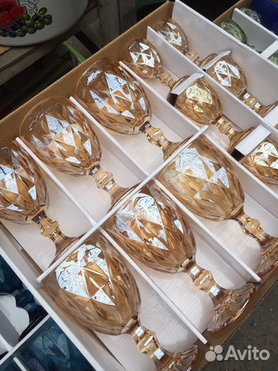 Набор цветных бокалов с рюмками