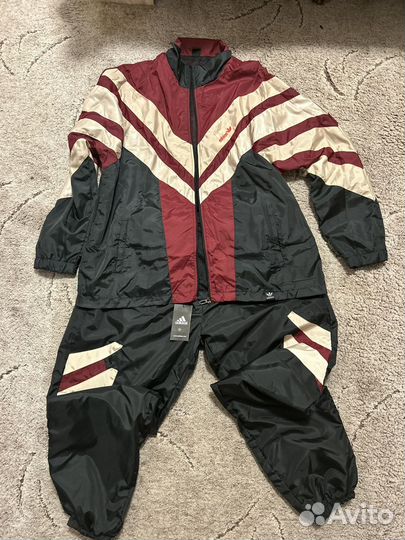 Мужской спортивный костюм в стиле 90х