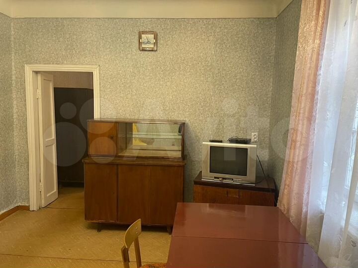 Комната 43 м² в 2-к., 1/2 эт.