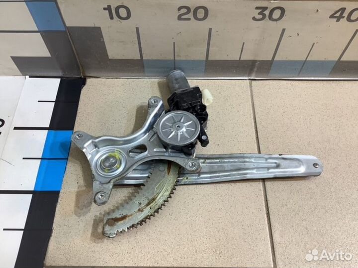 Стеклоподъемник электрический задний правый Suzuki